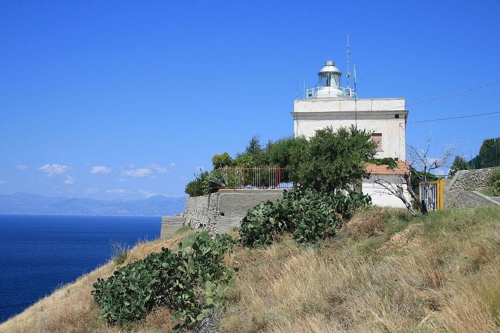 Faro e Promontorio di Capo dell'Armi
